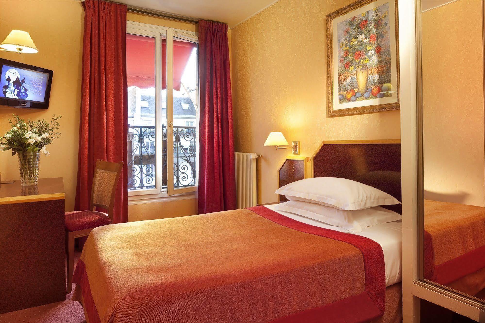 Hotel Paix Republique Paris Room photo